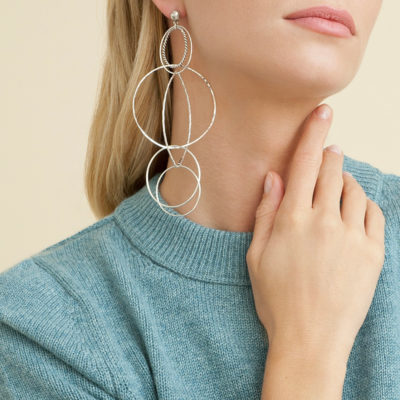 Boucles d'oreilles Torsade Multi argentées – Image 2