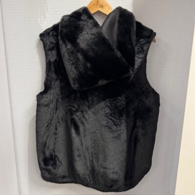 Gilet fourrure capuche noir – Image 3
