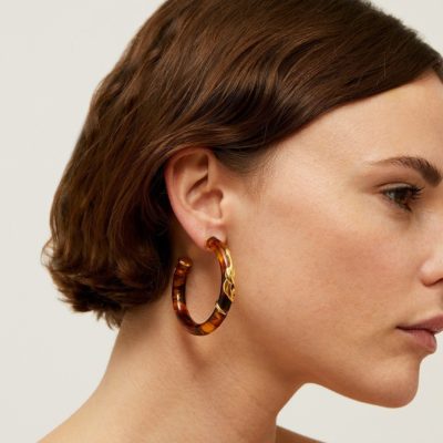 Boucles d'oreilles créoles Cobra acétate dorées - Marron – Image 2