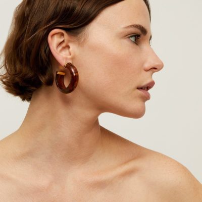 Boucles d'oreilles créoles Abalone acétate dorées - Marron – Image 2