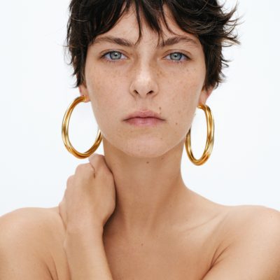 Boucles d'oreilles créoles Atik grand modèle dorées – Image 3