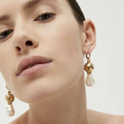 Boucles d'oreilles Comète Biwa strass dorées